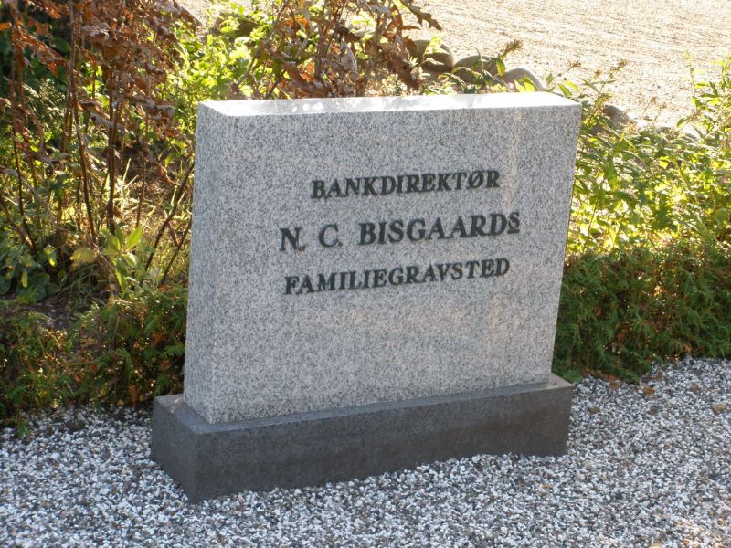 N. C. Bisgaard's familiegravsted.JPG